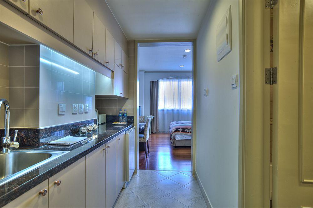 Green Court Residence City Center, Шанхай Екстериор снимка